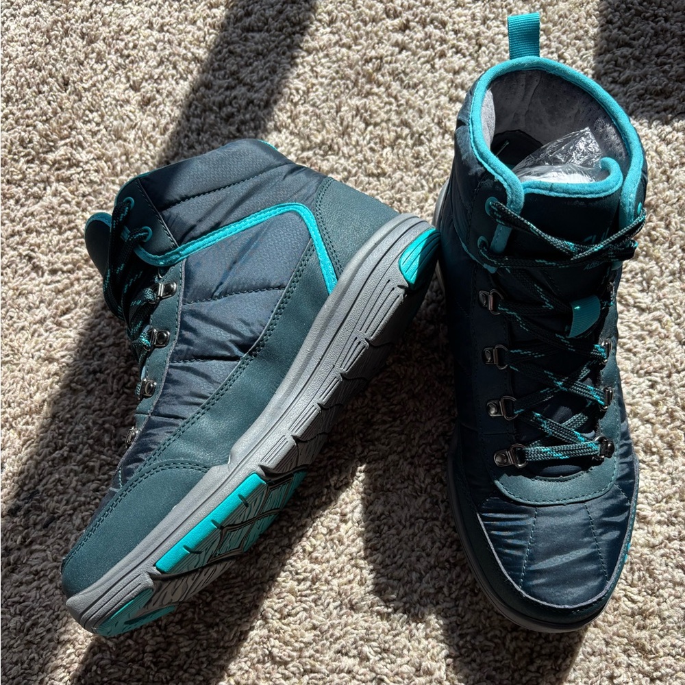 RYKO ADELLA INSULATED HIKING SNEAKERS